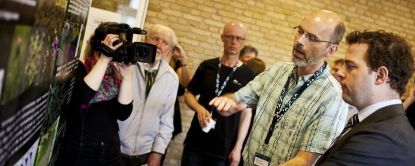 Forskningens Døgn afholdes hvert år på Aarhus Universitet som del af et landsdækkende initiativ. Uddannelsesminister Morten Østergaard besøgte Forskningens Døgn 2012, som havde temaet 'EUROPA' (Foto: Jesper Rais/AU Kommunikation)